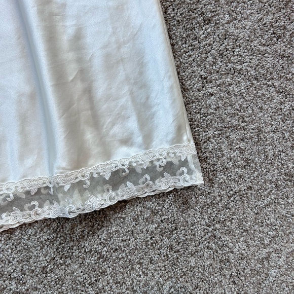 Wacoal cream satin slip chemise nightgown. Sexy. Lingerie dress. like new. Lace. - Picture 2 of 16